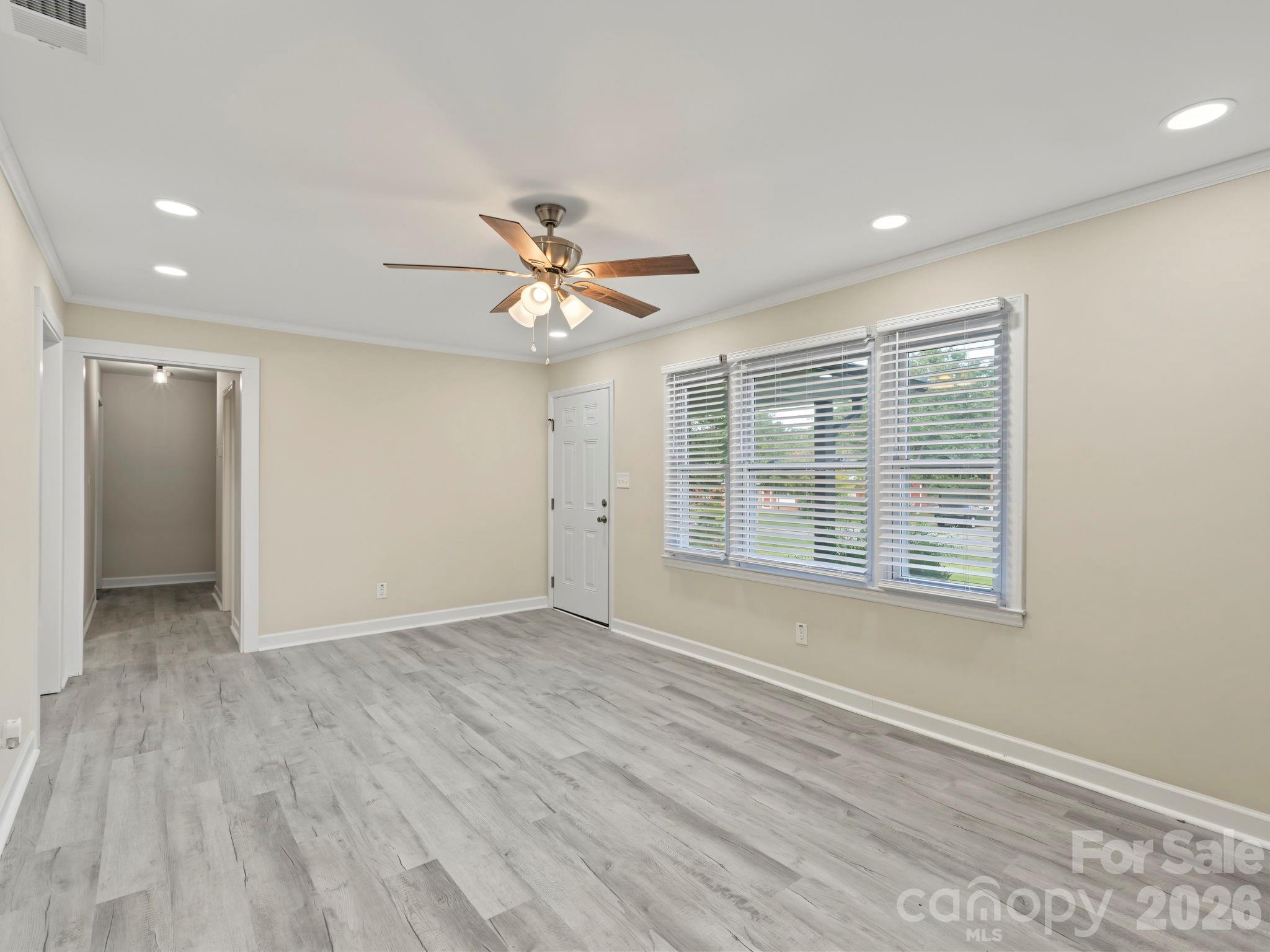 Single Family Residence at 512 Villa Street, Kannapolis, photo 2 of 38