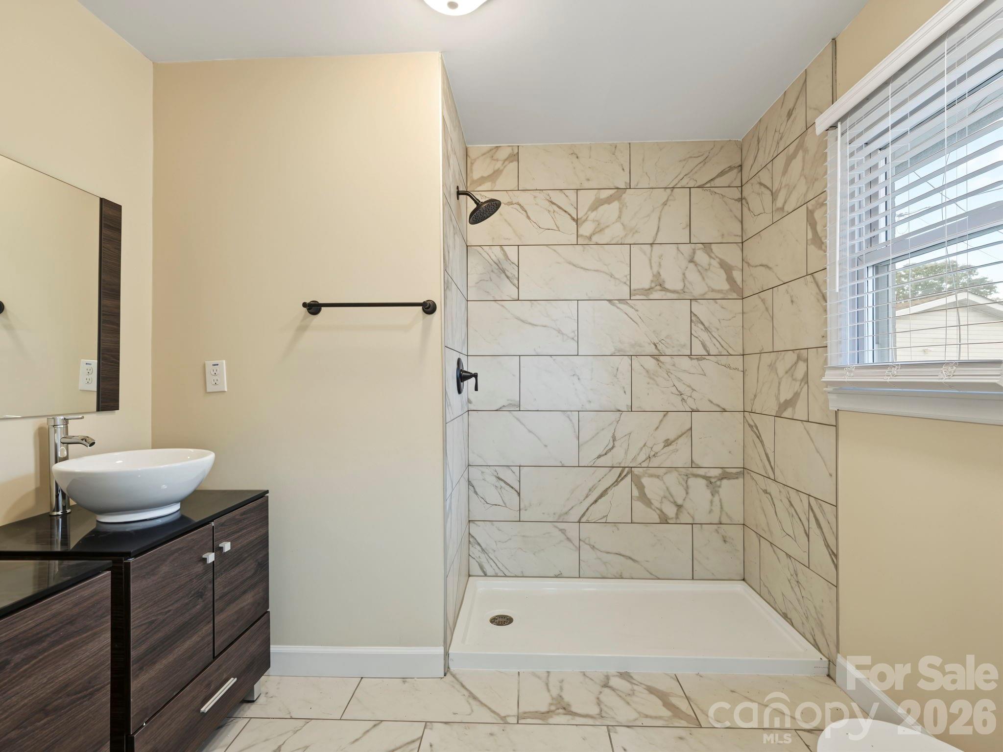Single Family Residence at 512 Villa Street, Kannapolis, photo 5 of 38