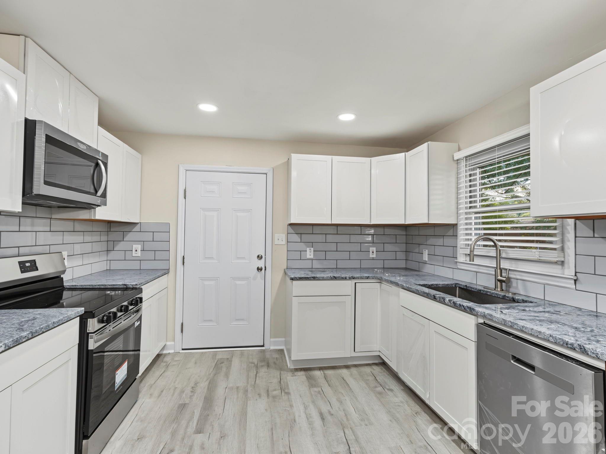 Single Family Residence at 512 Villa Street, Kannapolis, photo 10 of 38