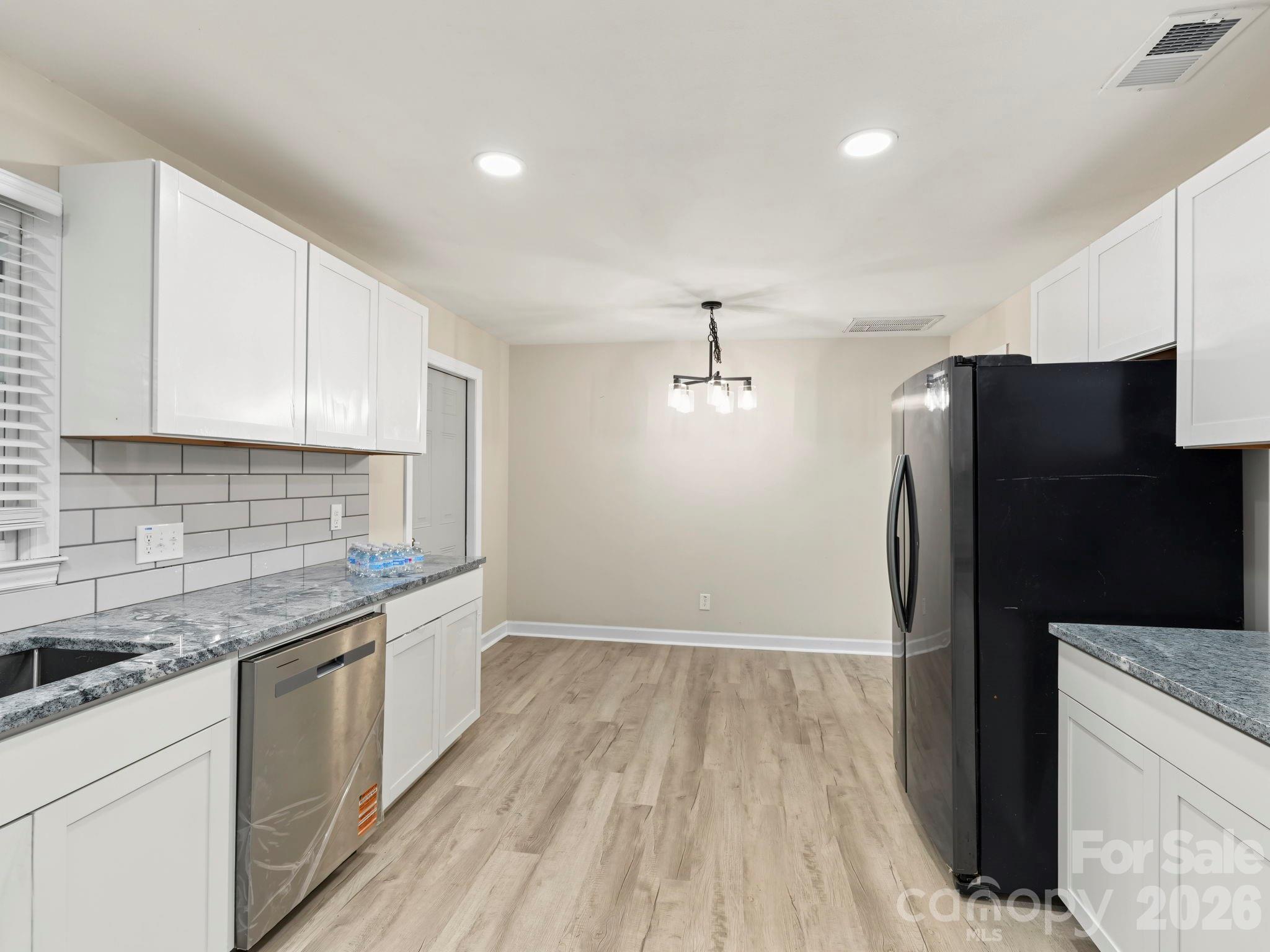 Single Family Residence at 512 Villa Street, Kannapolis, photo 11 of 38