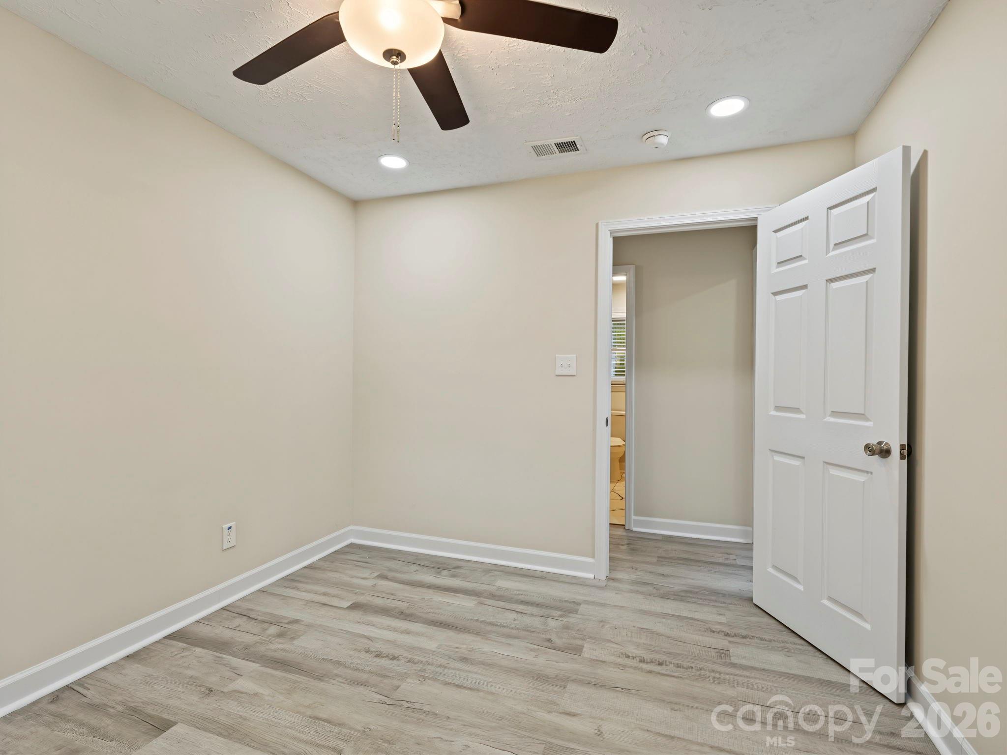 Single Family Residence at 512 Villa Street, Kannapolis, photo 14 of 38