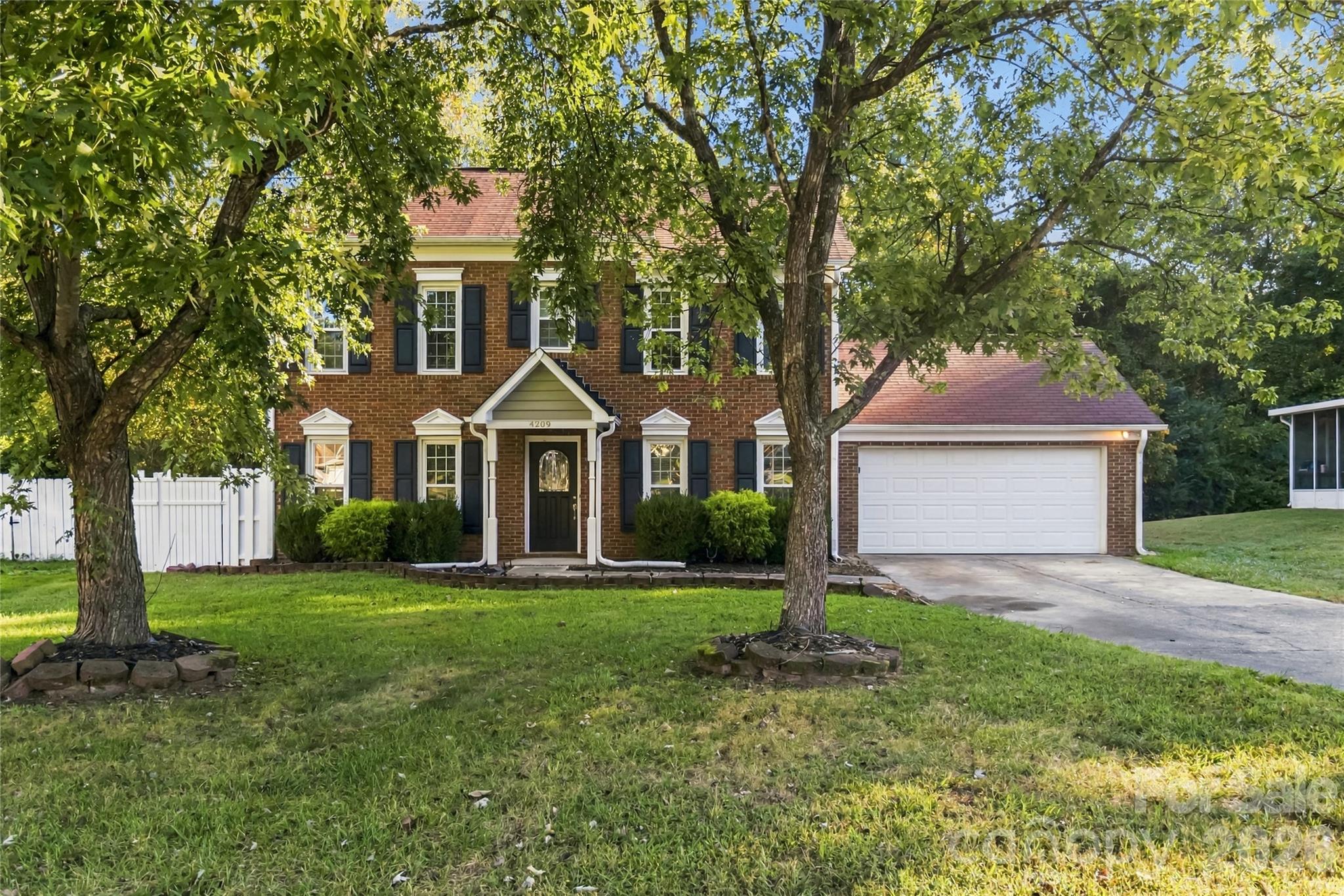 Single Family Residence at 4209 Hounds Run Drive, Matthews
