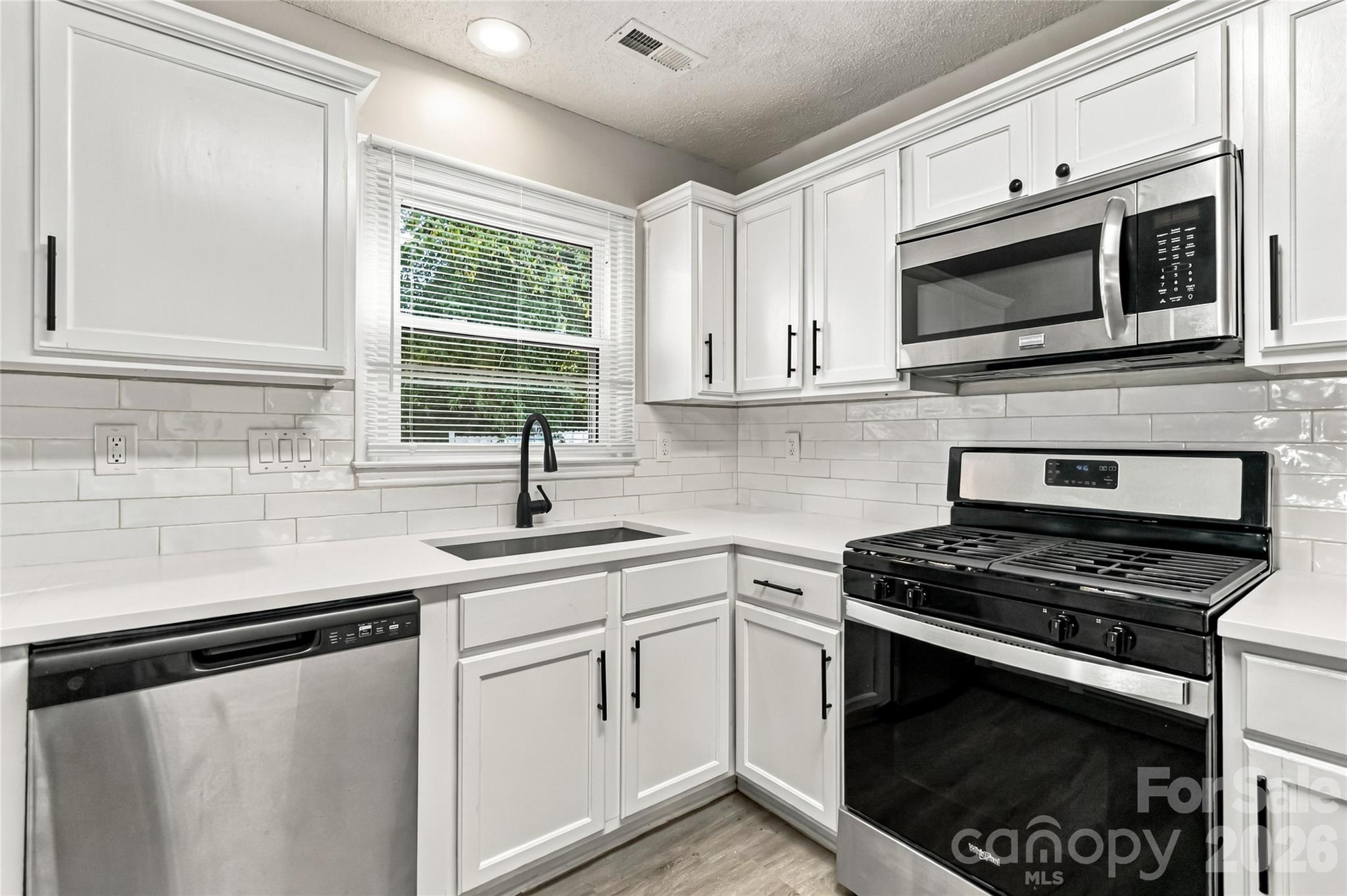 Single Family Residence at 4209 Hounds Run Drive, Matthews, photo 8 of 20