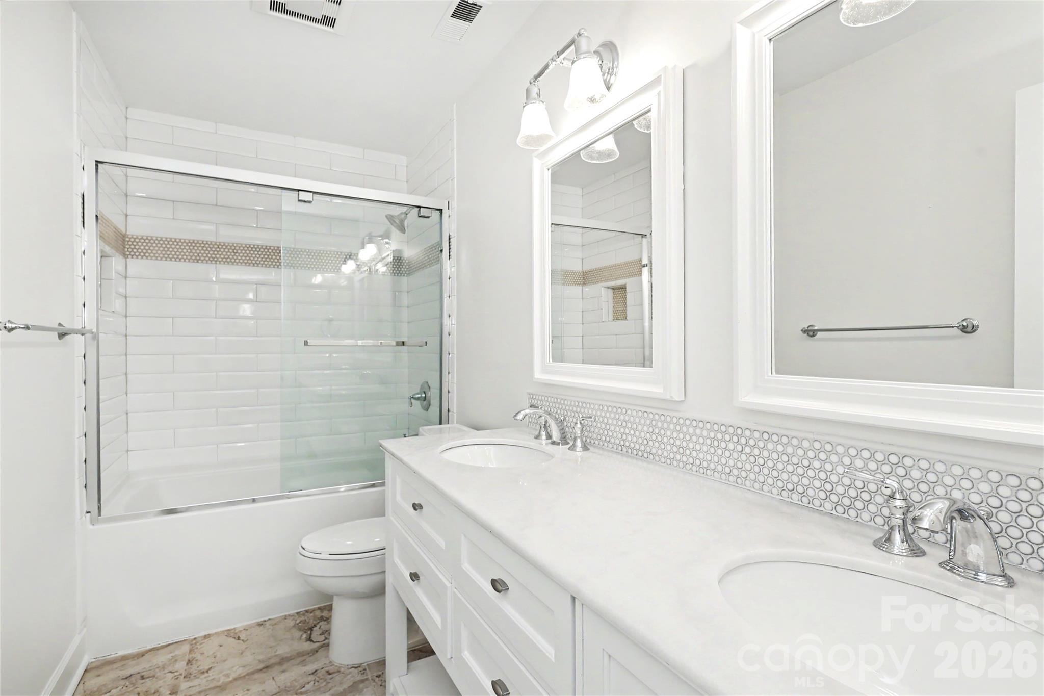 Guest Hall Bath with Double Sinks - 9931 Deer Spring Lane, Charlotte