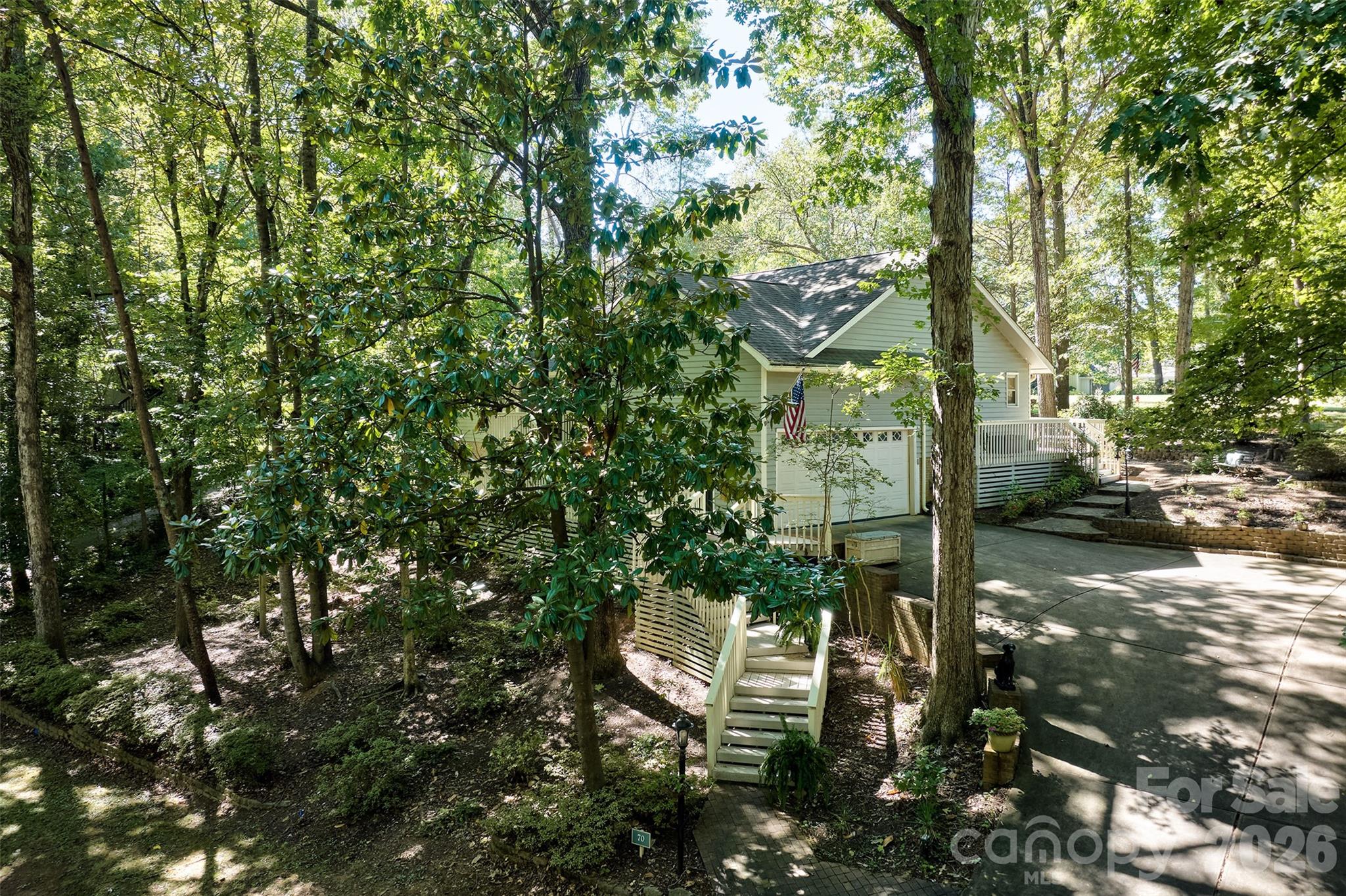 Single Family Residence at 70 Honeysuckle Woods, Lake Wylie, photo 39 of 44