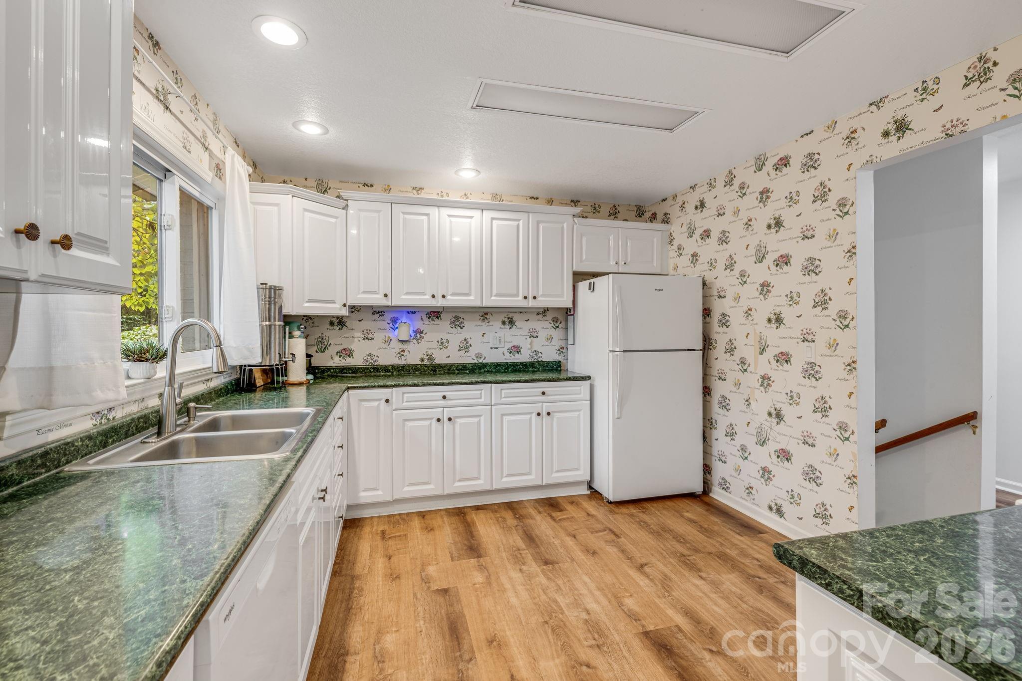 Single Family Residence at 3238 Debbie Drive, Hendersonville, photo 13 of 43