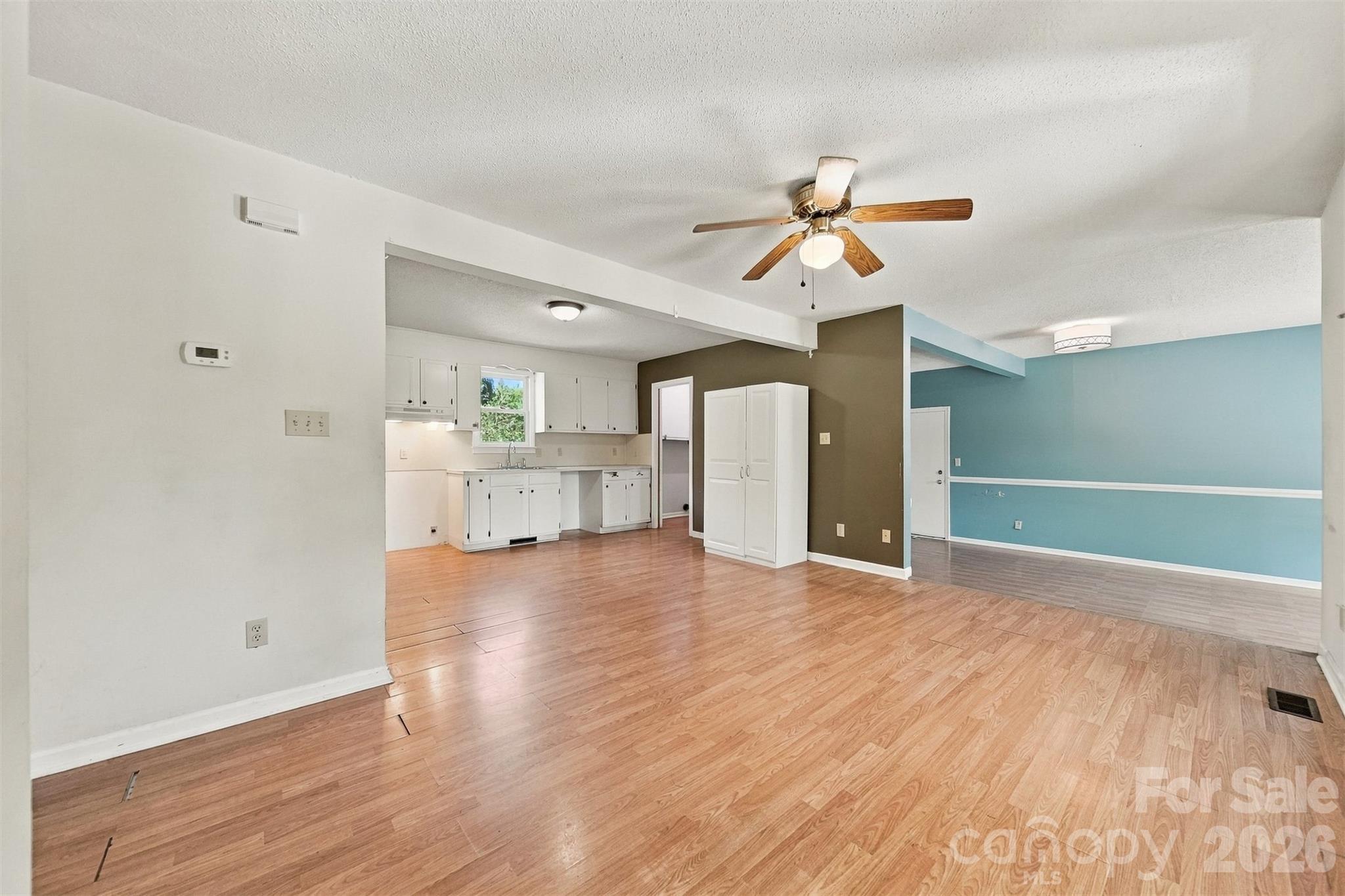 Single Family Residence at 425 Heritage Farm Road, Hickory, photo 5 of 23