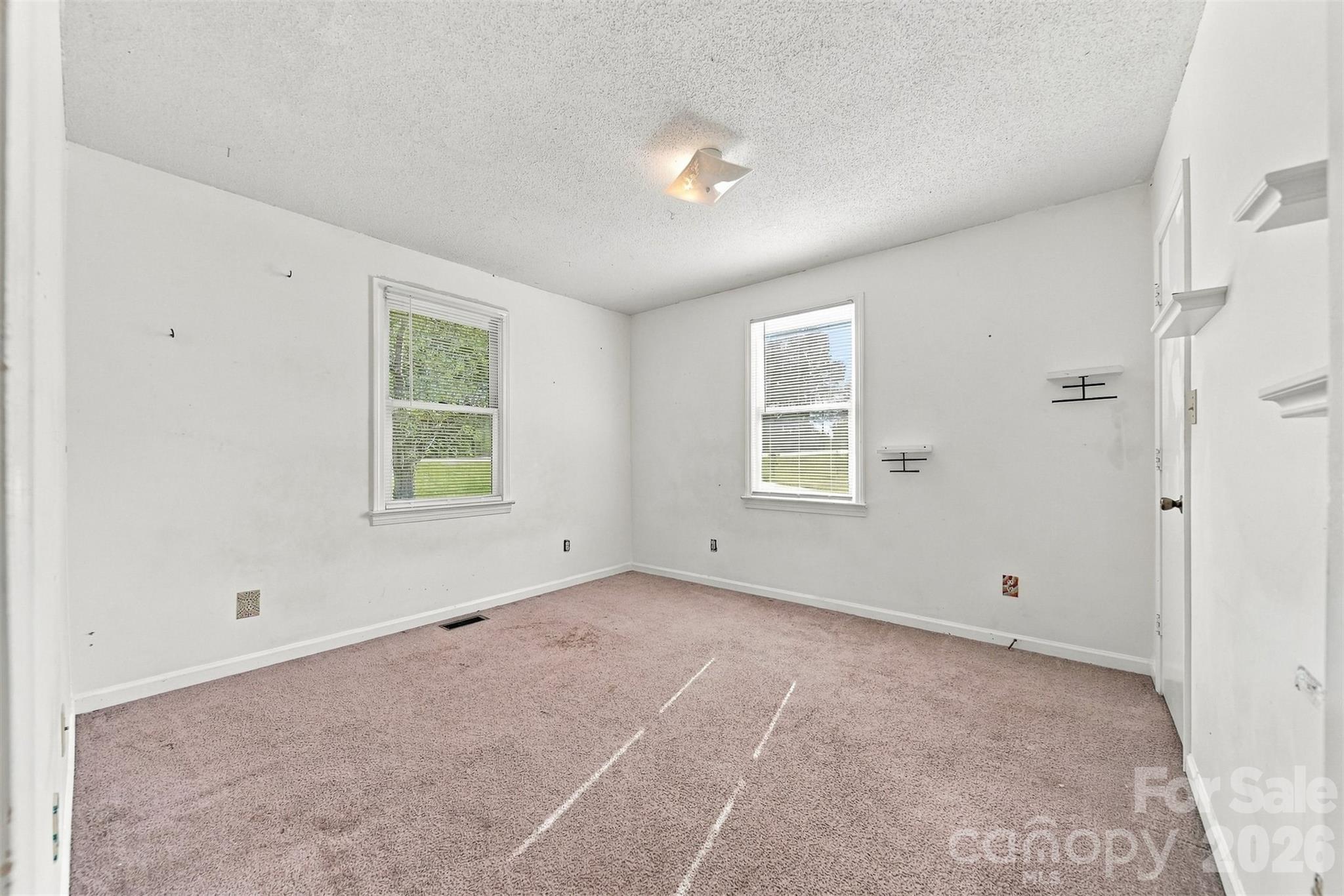 Single Family Residence at 425 Heritage Farm Road, Hickory, photo 14 of 23
