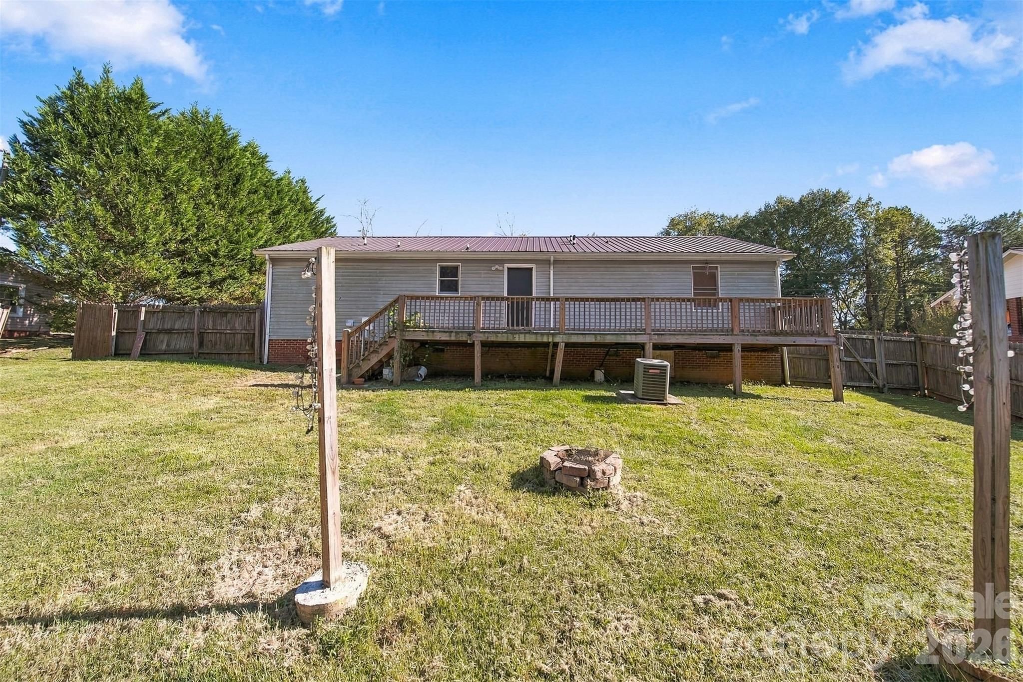 Single Family Residence at 425 Heritage Farm Road, Hickory, photo 22 of 23