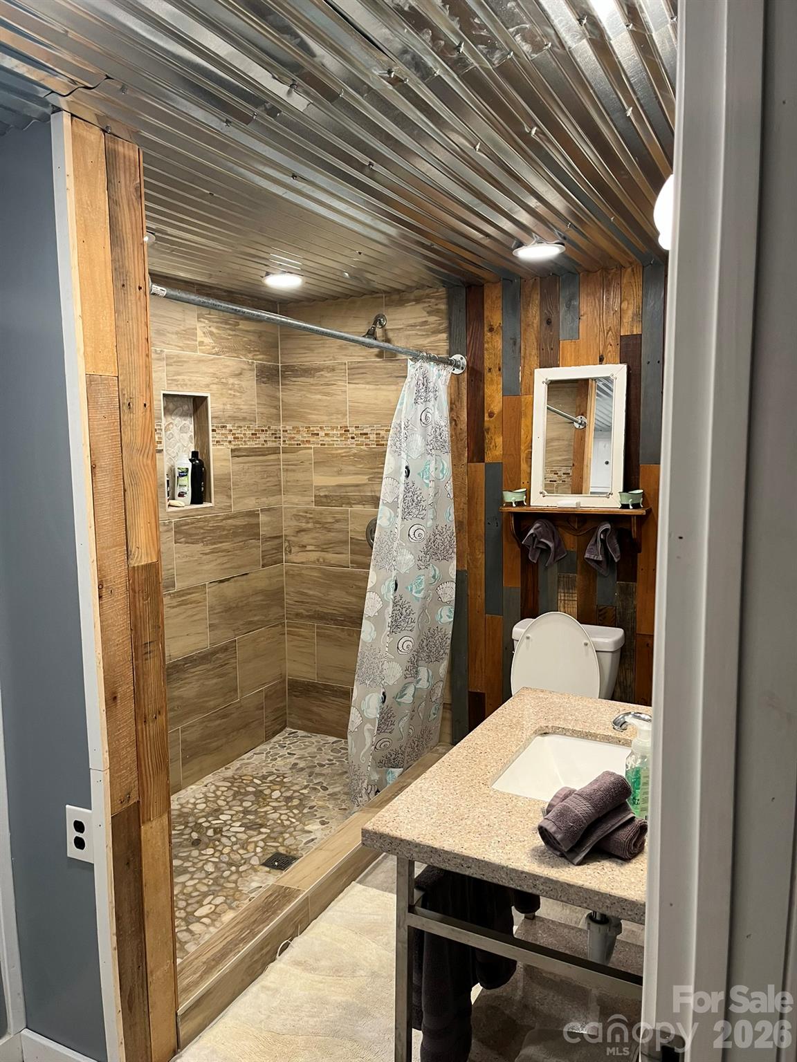 Large bathroom with beautiful custom walk in shower - 987 Angelwood Lane, Hendersonville
