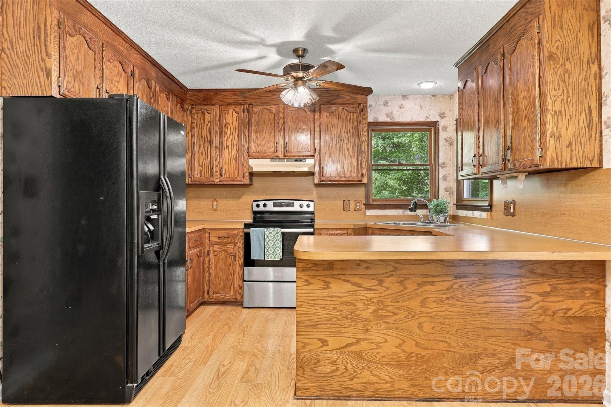 Single Family Residence at 4985 Creek Court, Rock Hill, photo 9 of 46