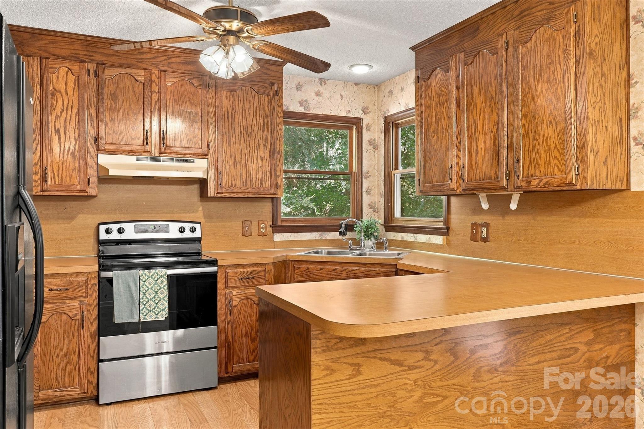 Single Family Residence at 4985 Creek Court, Rock Hill, photo 11 of 46