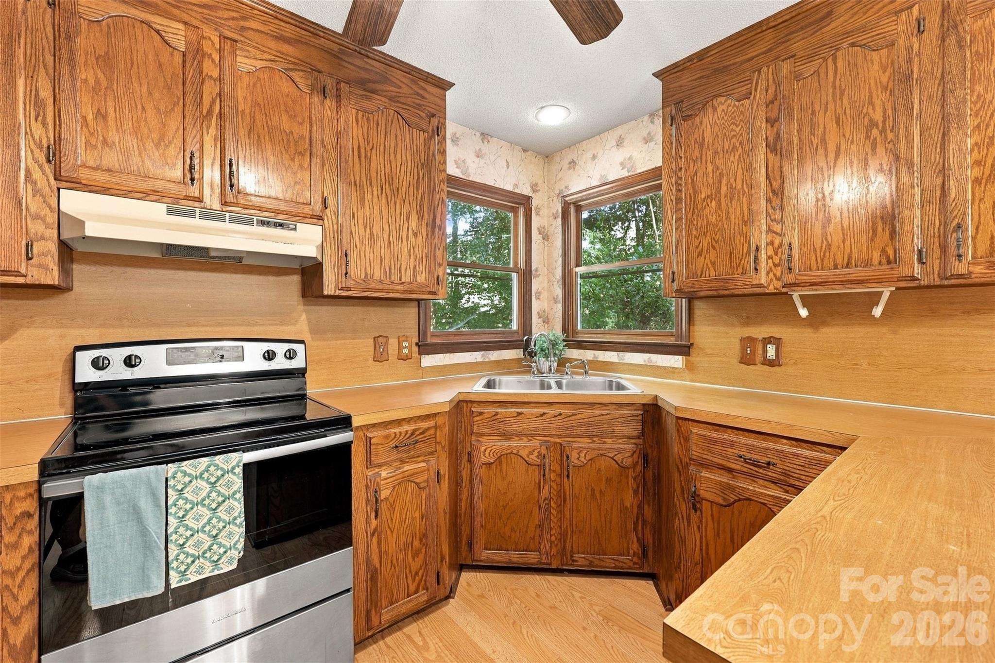 Single Family Residence at 4985 Creek Court, Rock Hill, photo 13 of 46