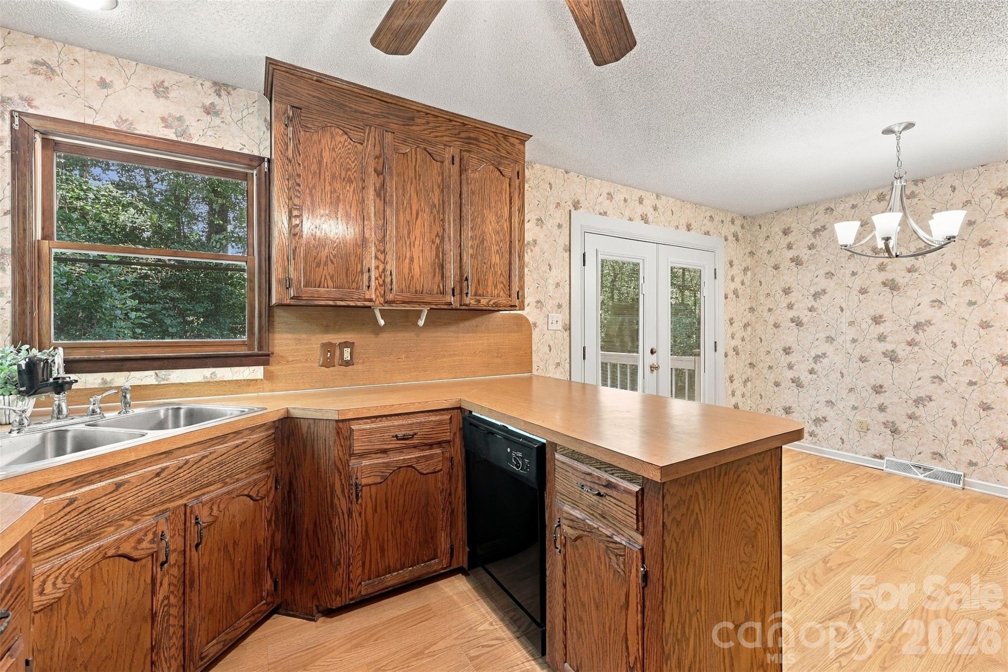 Single Family Residence at 4985 Creek Court, Rock Hill, photo 14 of 46