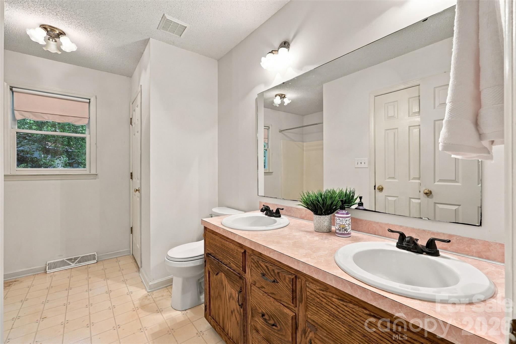 Single Family Residence at 4985 Creek Court, Rock Hill, photo 19 of 46