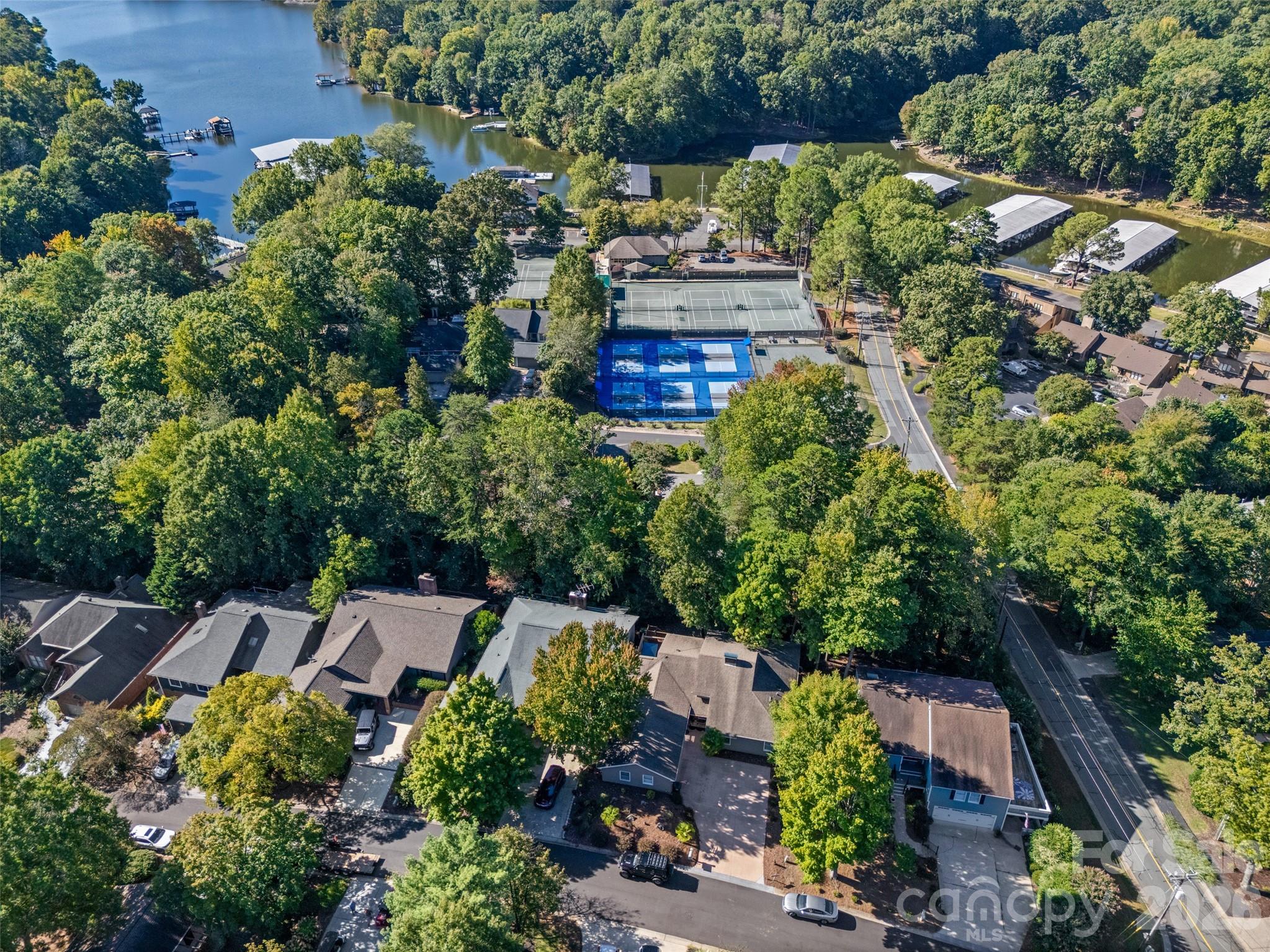 Close to all! - 18 Shipmaster Court, Lake Wylie