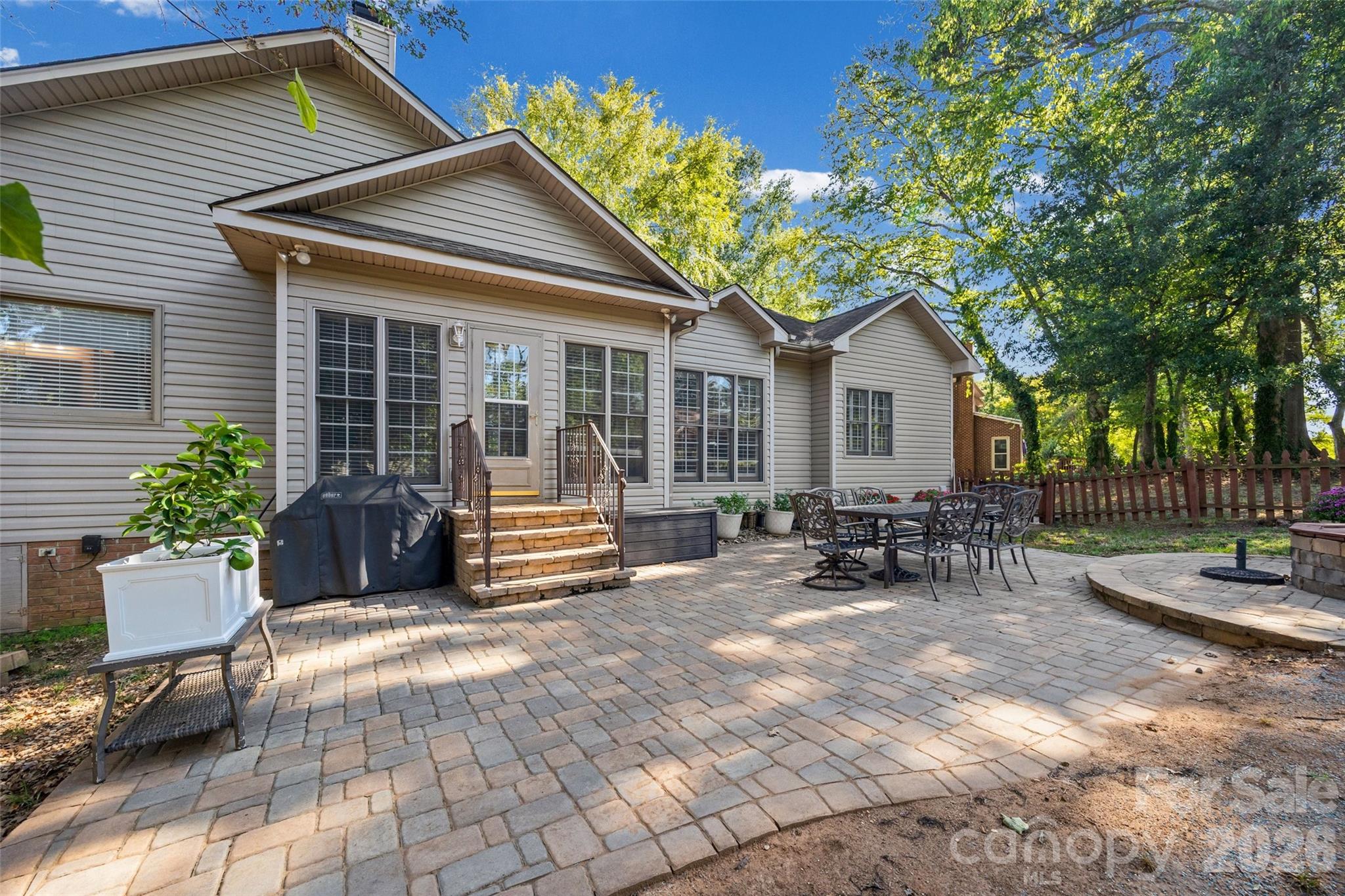 Single Family Residence at 5650 Landale Court NW, Concord, photo 16 of 31