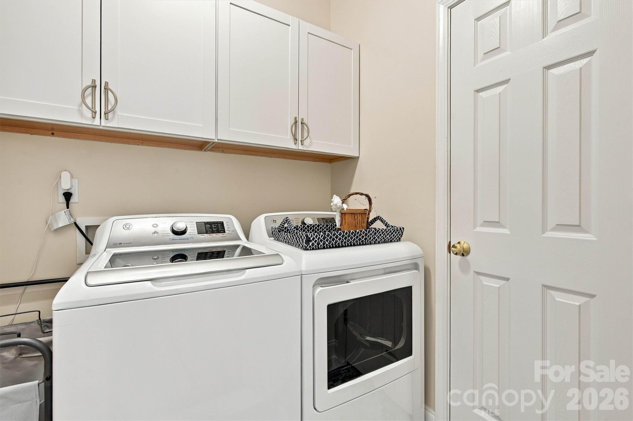 Single Family Residence at 1550 Valhalla Drive, Denver, photo 32 of 41