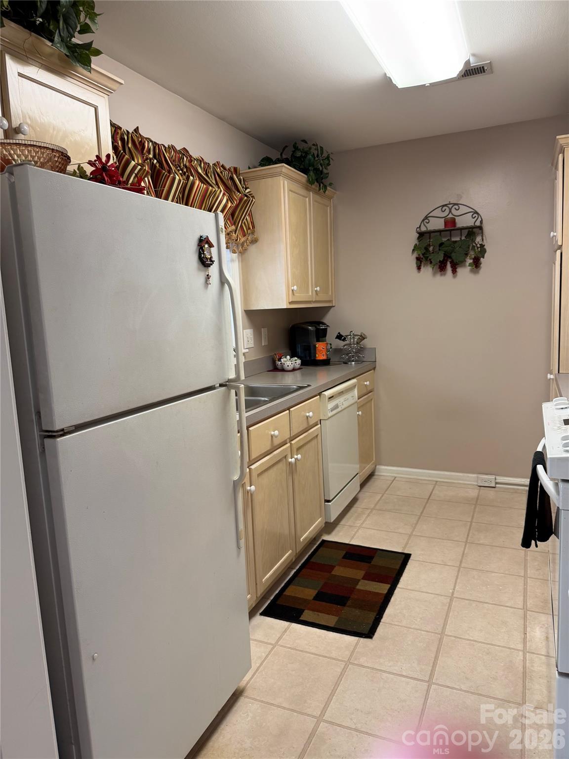 Townhouse at 433 19th Avenue Court NE, Hickory, photo 4 of 23