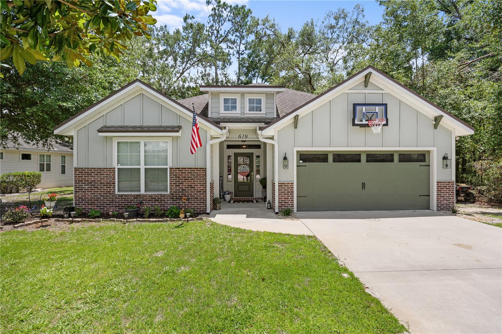 619 SW BELLFLOWER