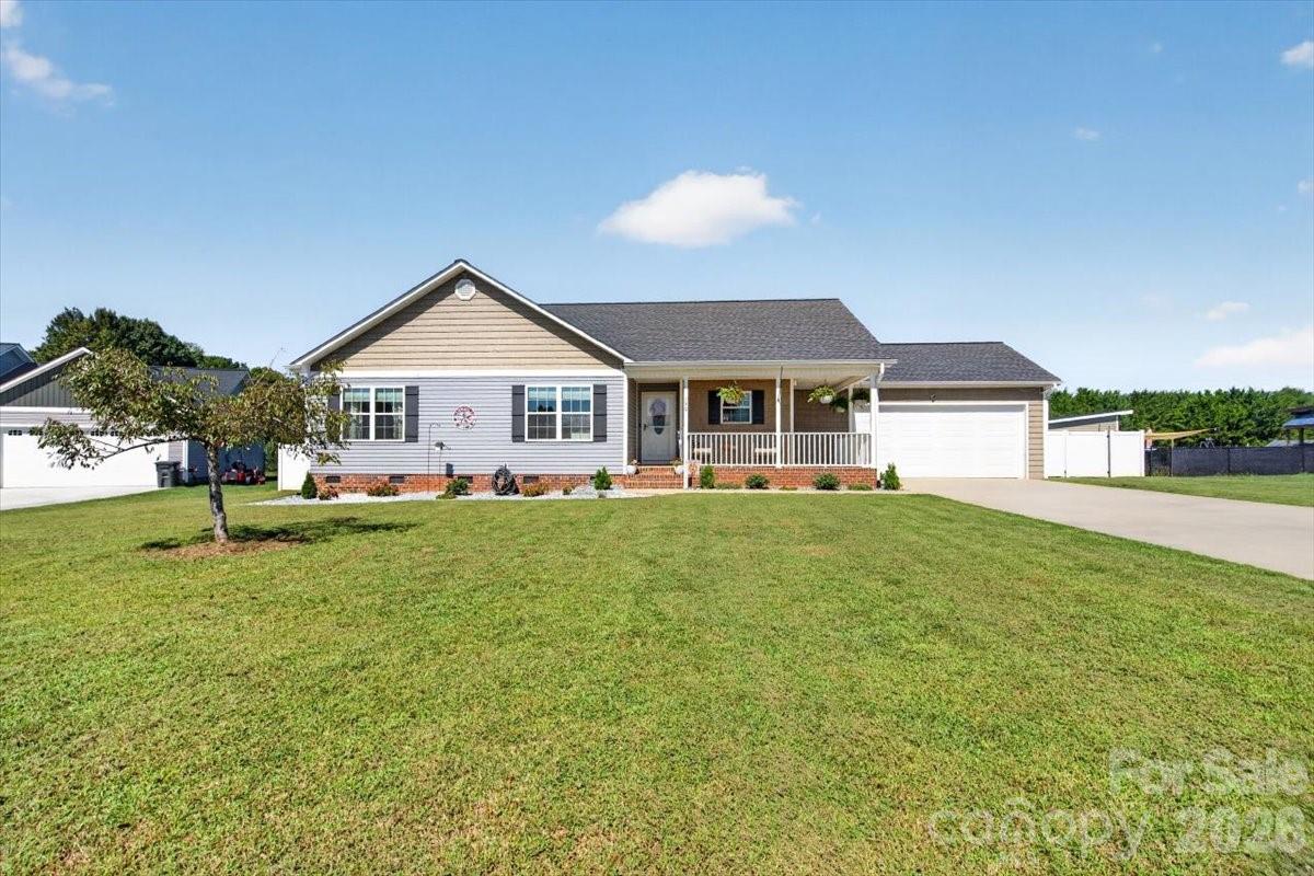 Single Family Residence at 130 Portman Lane, Statesville, photo 3 of 41