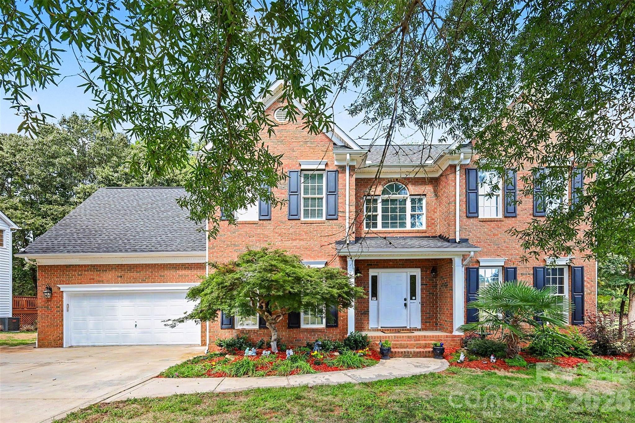 Single Family Residence at 10409 Persimmon Creek Drive, Mint Hill