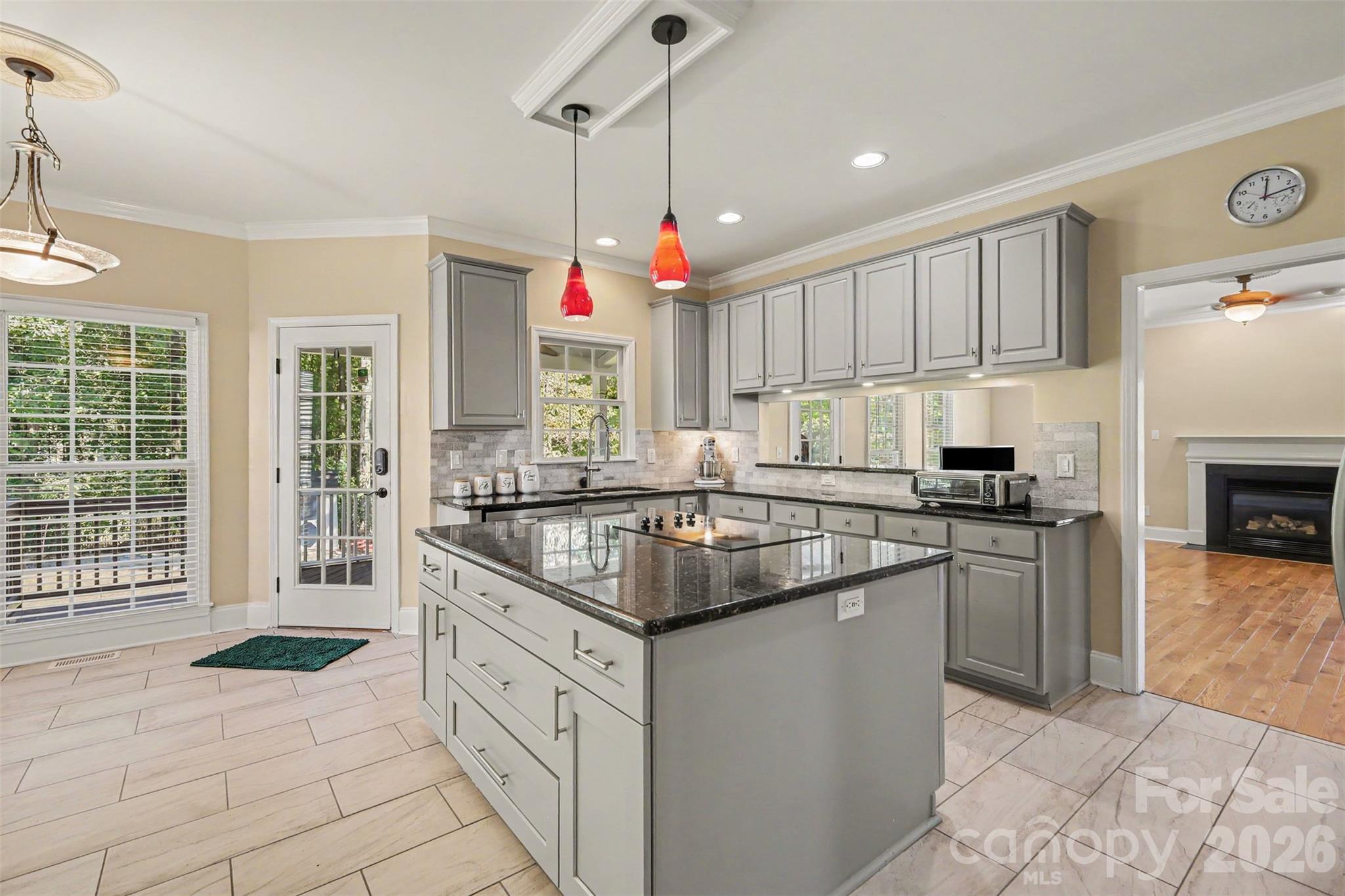 Single Family Residence at 10409 Persimmon Creek Drive, Mint Hill, photo 10 of 38