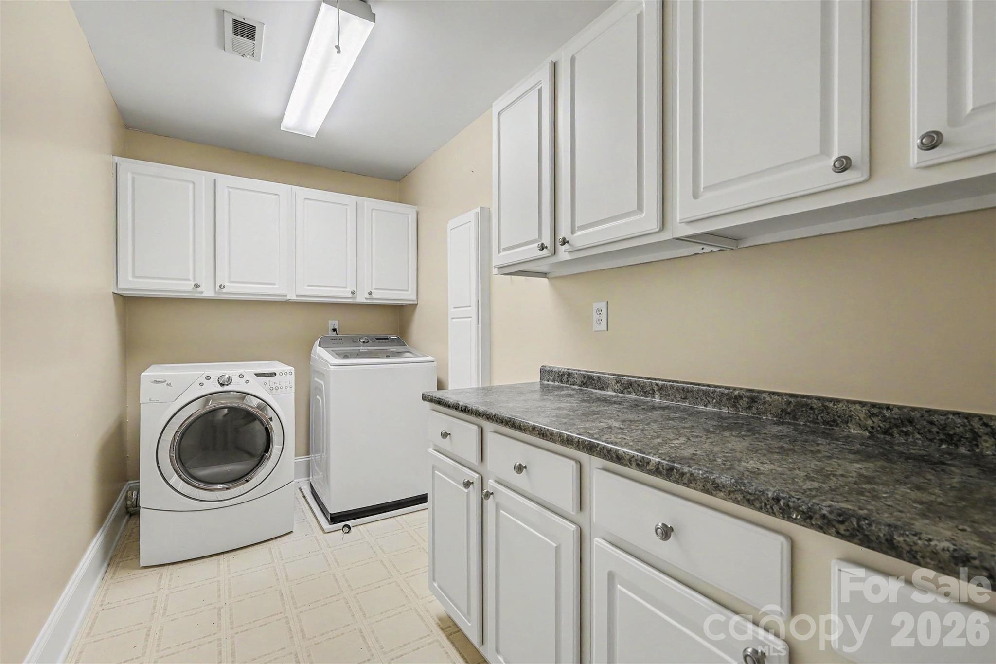 Single Family Residence at 10409 Persimmon Creek Drive, Mint Hill, photo 28 of 38