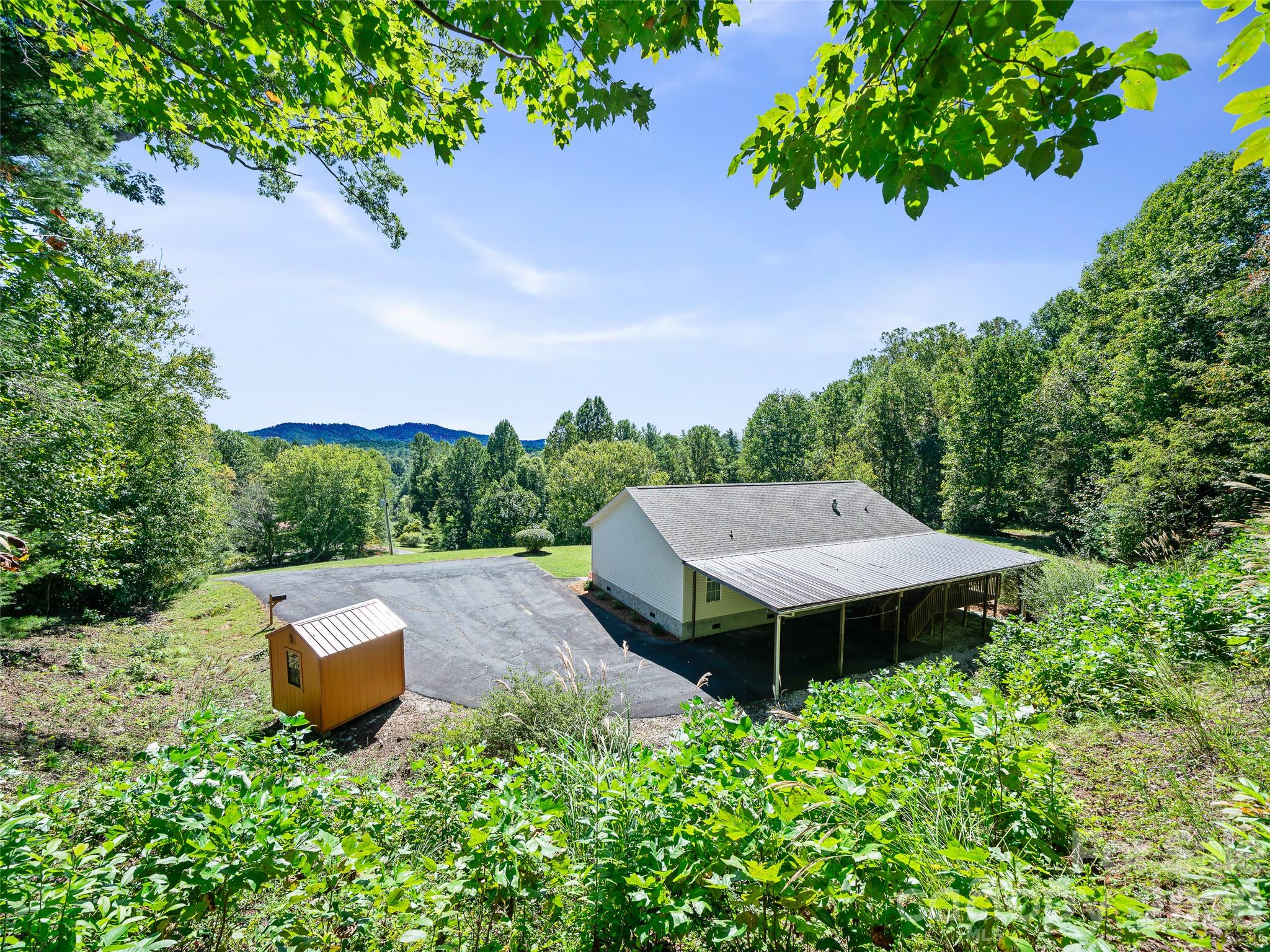 Single Family Residence at 456 Tempie Mountain Road, Spruce Pine, photo 2 of 25