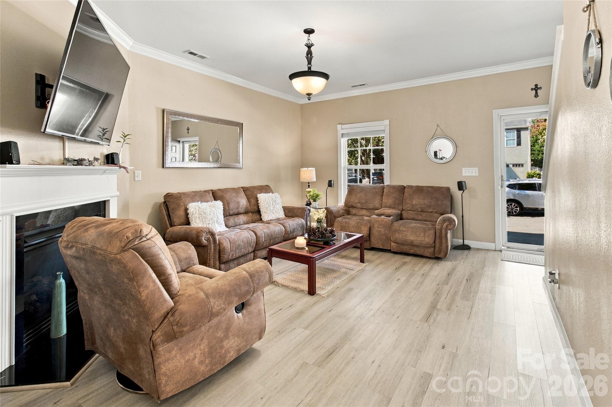 Single Family Residence at 968 Willow Creek Drive, Gastonia, photo 5 of 28