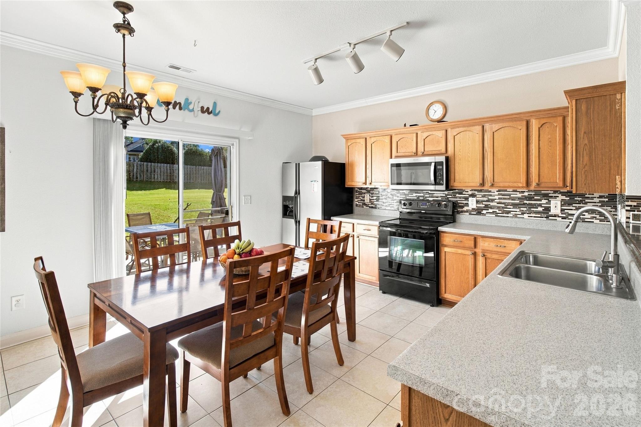 Single Family Residence at 968 Willow Creek Drive, Gastonia, photo 10 of 28