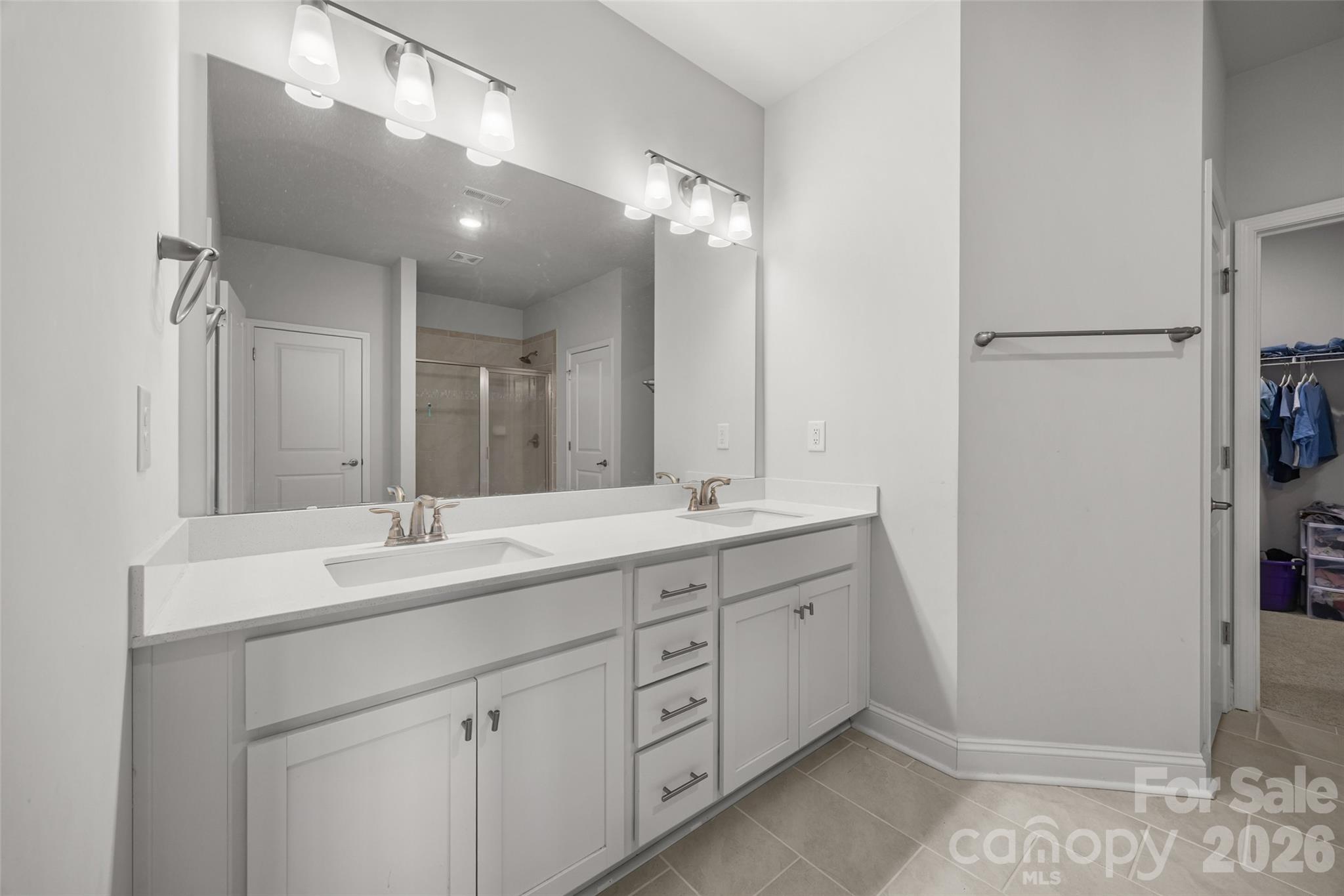 Dual Sinks, Water Closet, Linen Closet, Walk-In Shower & Large Walk-In Closet! - 1759 Silver Birch Road, York