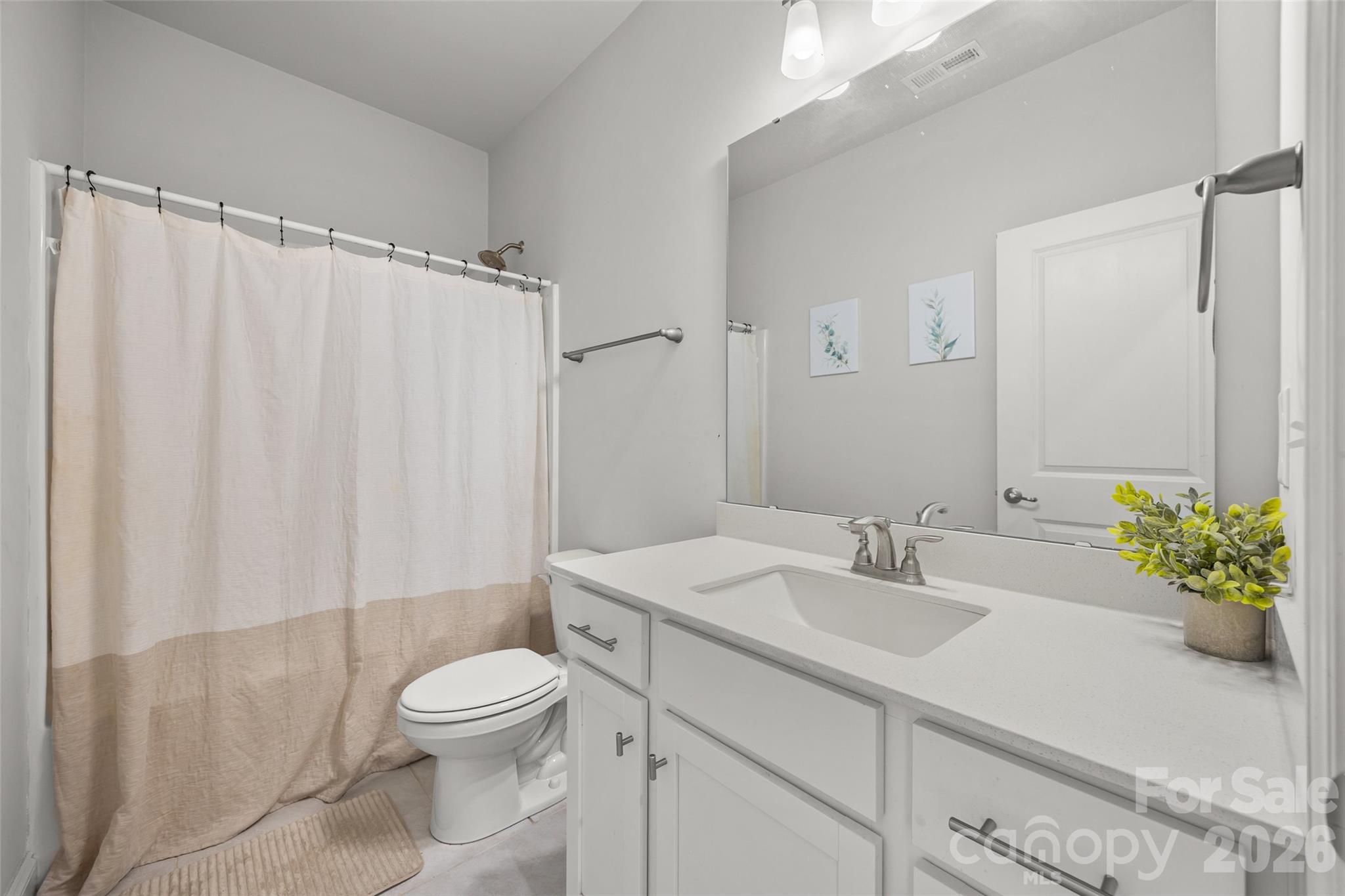 Full Bath Adjacent to Back Bedroom - 1759 Silver Birch Road, York