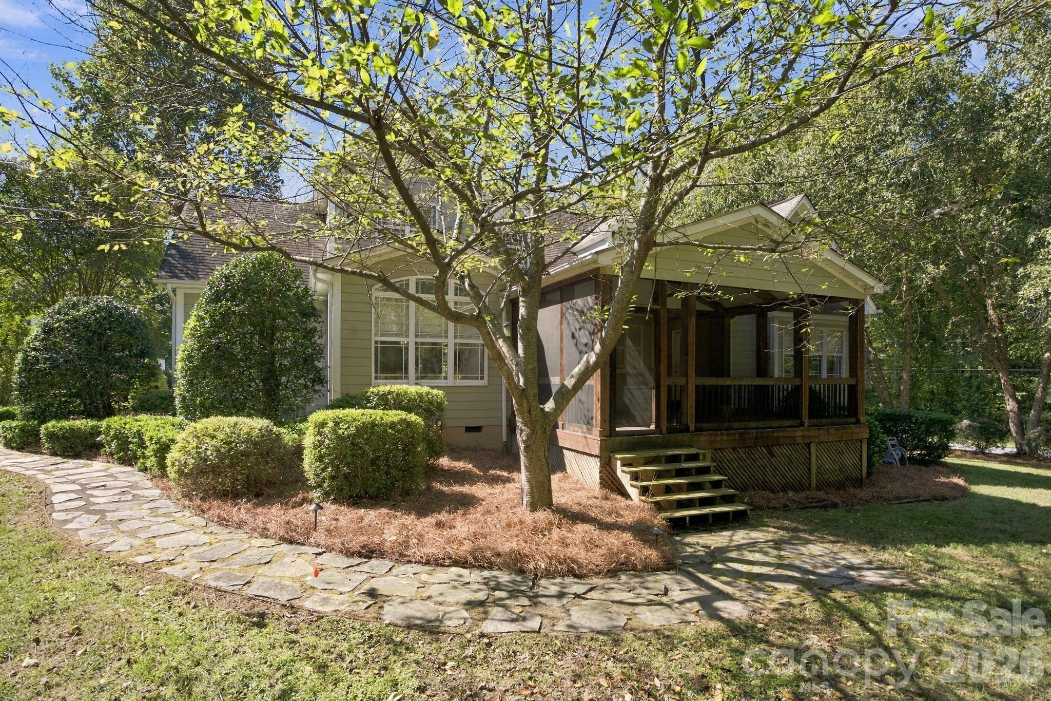 Huge Screened back porch - 7481 Brotherton Road, Denver