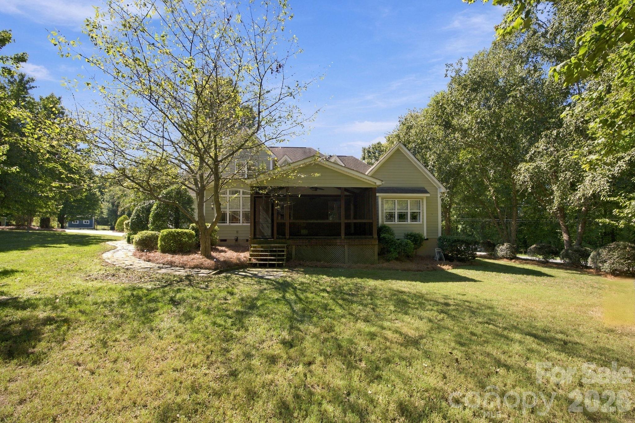 Large back yard - 7481 Brotherton Road, Denver