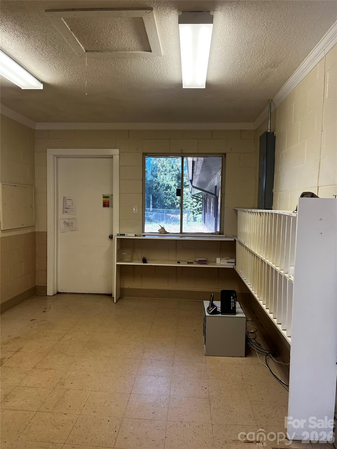 Office at 925 NE 5th Street NE, Hickory, photo 2 of 8