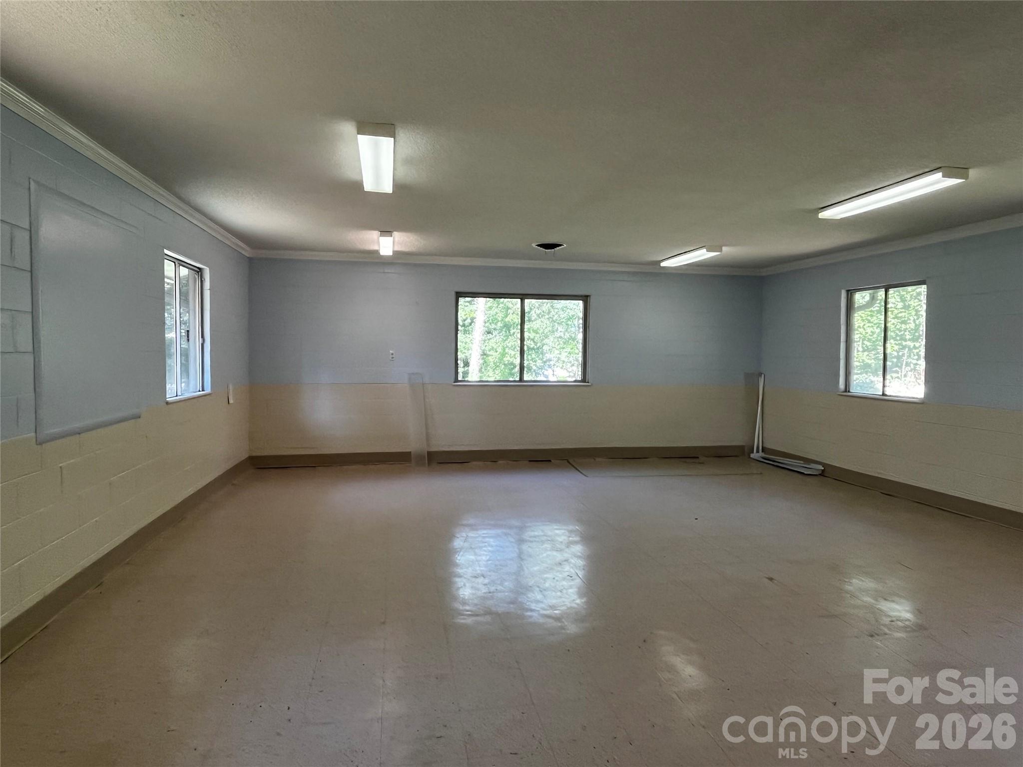 Office at 925 NE 5th Street NE, Hickory, photo 3 of 8