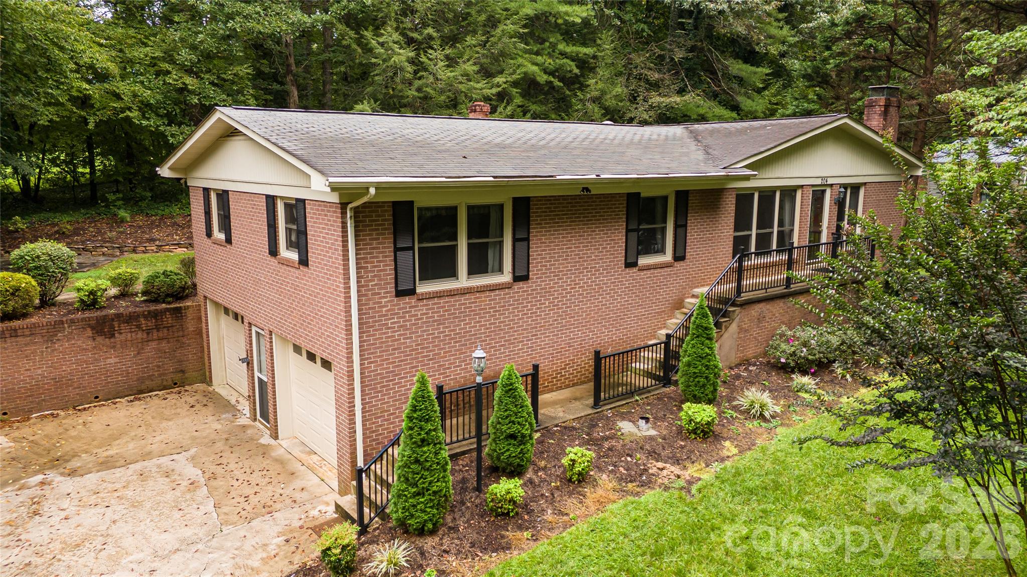 Single Family Residence at 204 Sherwood Place, Morganton, photo 2 of 31