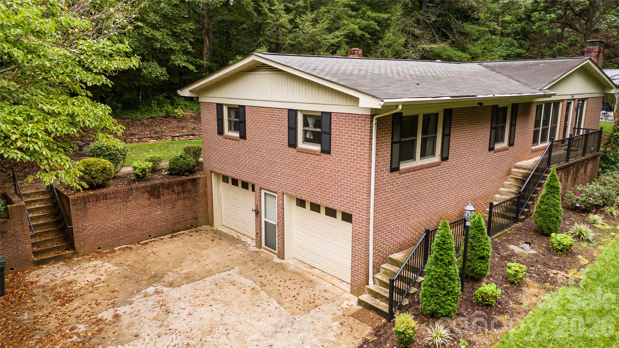 Single Family Residence at 204 Sherwood Place, Morganton, photo 3 of 31