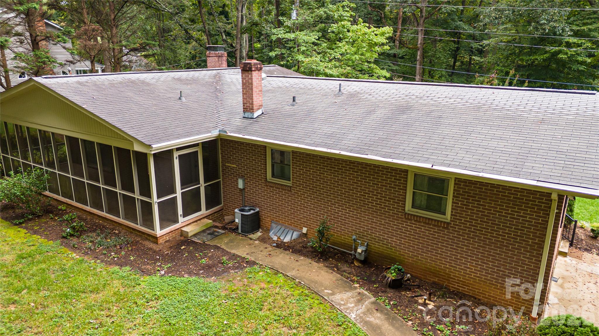 Single Family Residence at 204 Sherwood Place, Morganton, photo 4 of 31