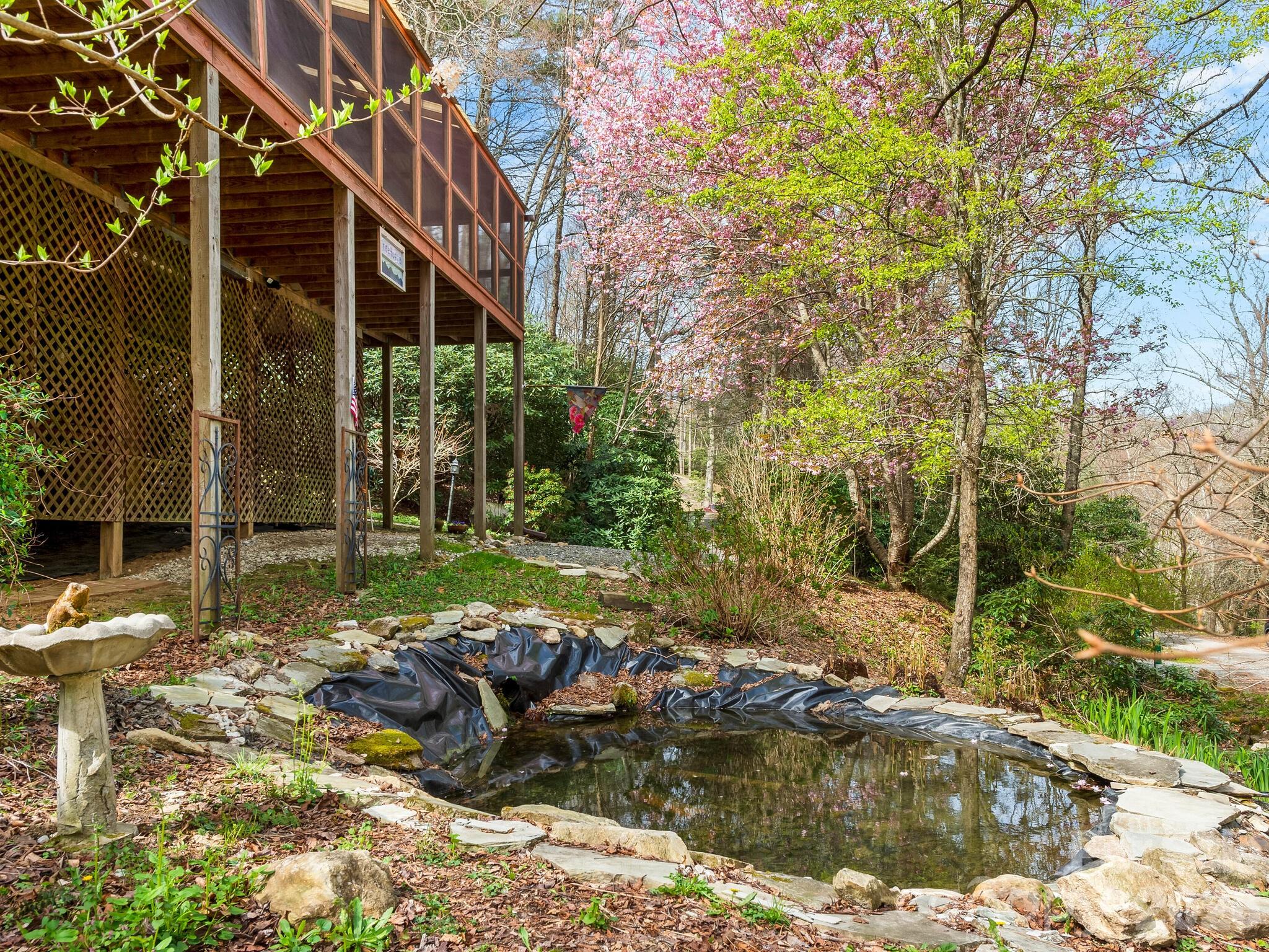 There is even a little pond - 70 Fox Run, Hot Springs