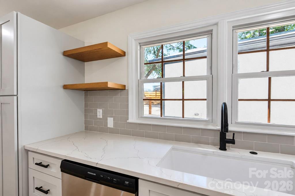 Single Family Residence at 607 Willow Lane, Harrisburg, photo 7 of 27