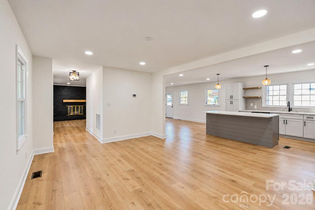 Single Family Residence at 607 Willow Lane, Harrisburg, photo 11 of 27