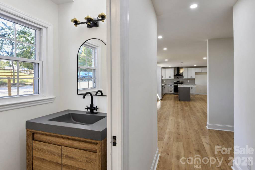 Single Family Residence at 607 Willow Lane, Harrisburg, photo 12 of 27