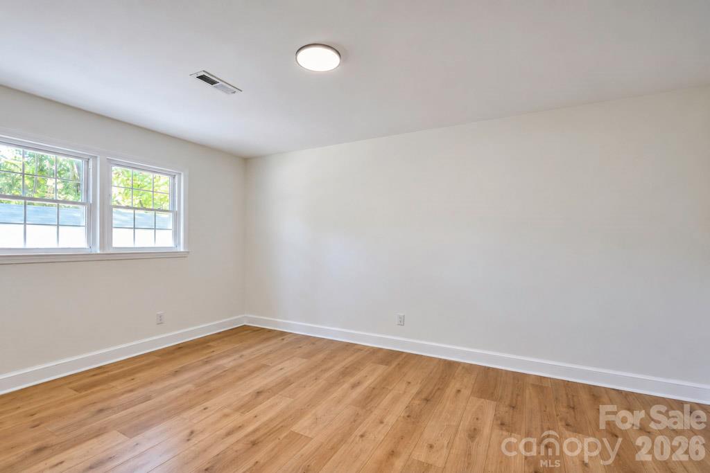 Single Family Residence at 607 Willow Lane, Harrisburg, photo 14 of 27