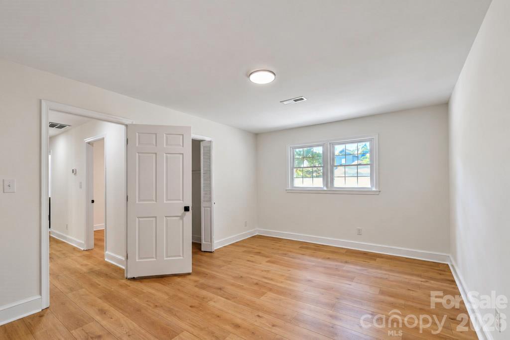 Single Family Residence at 607 Willow Lane, Harrisburg, photo 23 of 27
