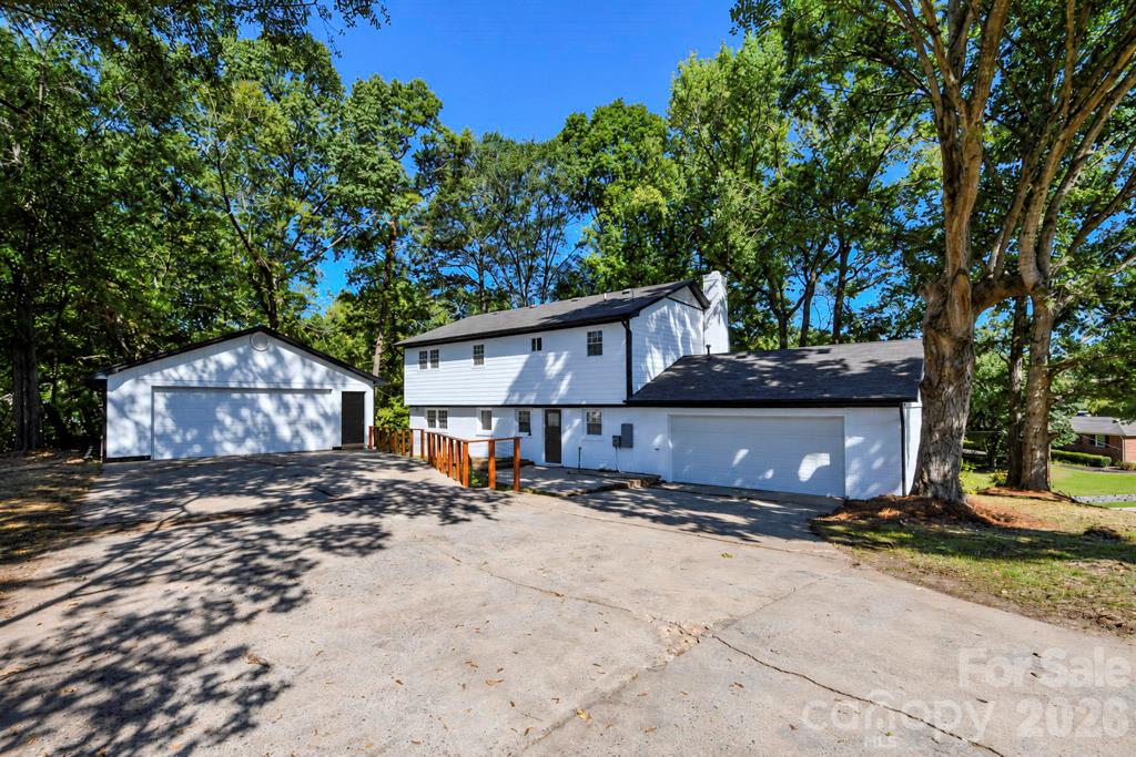 Single Family Residence at 607 Willow Lane, Harrisburg, photo 25 of 27