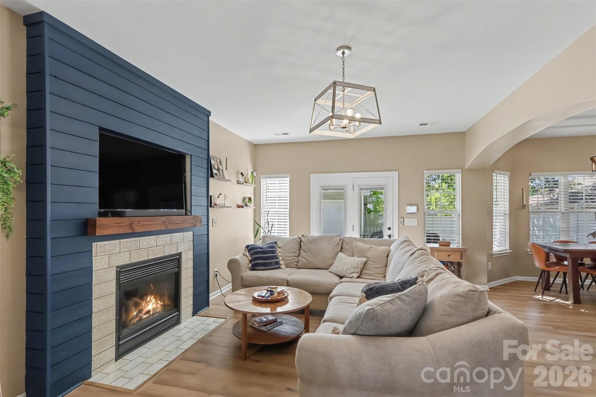 Single Family Residence at 11122 Aprilia Lane, Cornelius, photo 4 of 26