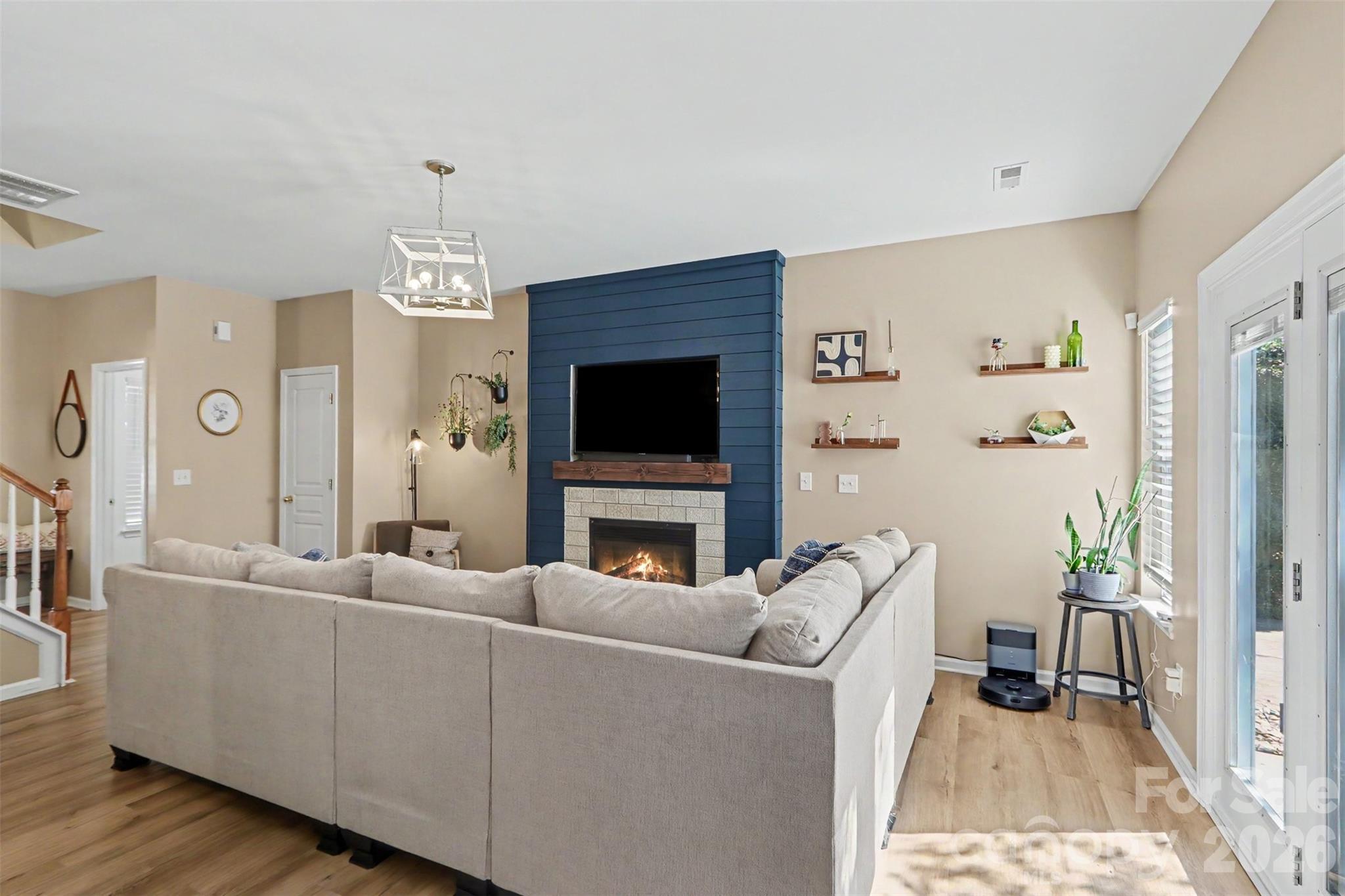 Single Family Residence at 11122 Aprilia Lane, Cornelius, photo 5 of 26