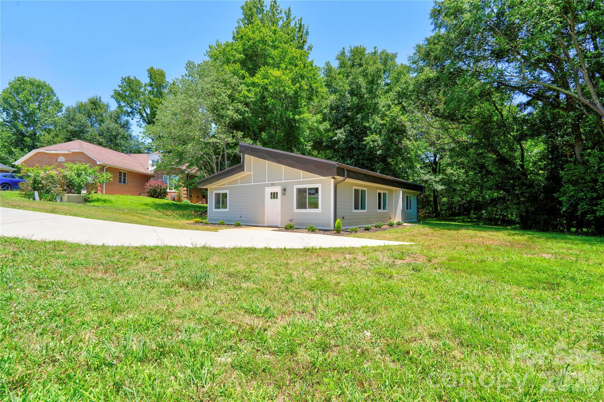 FRONT RIGHT SIDE - 900 Linney Lane, Shelby